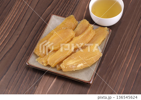 美味しそうな干し芋 美味しそうな干し芋 136545624