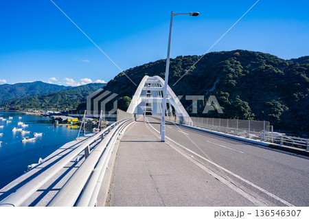 牛根大橋と牛根麓の風景（垂水市） 136546307