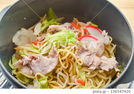 レンチンで作った塩焼きそば レンチンで作った塩焼きそば 136547420