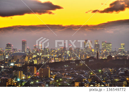 《愛知県》尾張旭市スカイワードあさひから見た名古屋市方面の夕景 《愛知県》尾張旭市スカイワードあさひから見た名古屋市方面の夕景 136549772