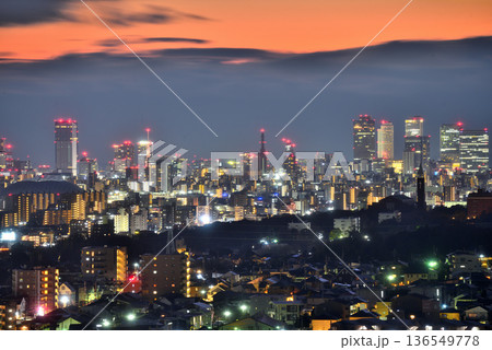 《愛知県》尾張旭市スカイワードあさひから見た名古屋市方面の夜景 136549778