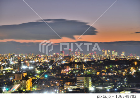 《愛知県》尾張旭市スカイワードあさひから見た名古屋市の夕景 《愛知県》尾張旭市スカイワードあさひから見た名古屋市の夕景 136549782