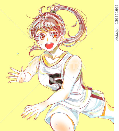 バスケットのユニフォームを着て走る女の子　汗あり 136551663