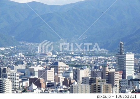 高台から望む日本の都市景観 高台から望む日本の都市景観 136552811