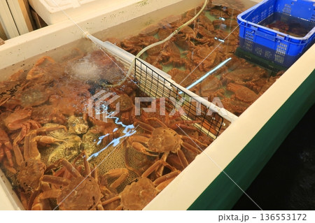 北海道、夏の海鮮市場 136553172