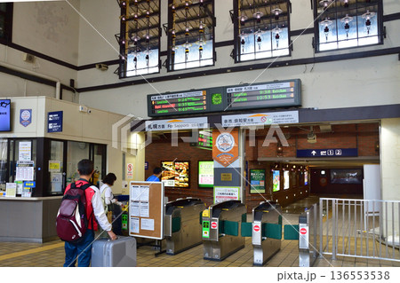 JR北海道函館本線　小樽駅から余市駅までの普通列車車窓風景(2023年夏雨) 136553538