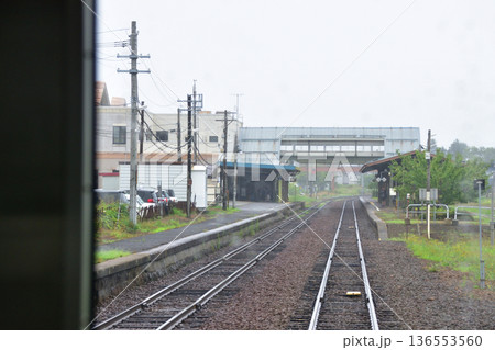 JR北海道函館本線　小樽駅から余市駅までの普通列車車窓風景(2023年夏雨) 136553560