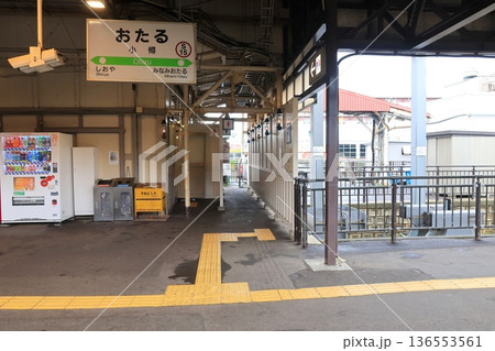 JR北海道函館本線 小樽駅から余市駅までの普通列車車窓風景(2023年夏雨) JR北海道函館本線 小樽駅から余市駅までの普通列車車窓風景(2023年夏雨) 136553561