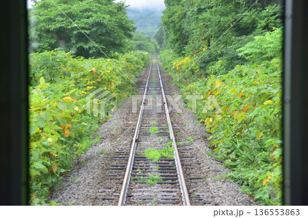 JR北海道函館本線 余市駅から銀山駅までの普通列車車窓風景(2023年夏雨) JR北海道函館本線 余市駅から銀山駅までの普通列車車窓風景(2023年夏雨) 136553863