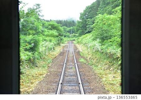 JR北海道函館本線　余市駅から銀山駅までの普通列車車窓風景(2023年夏雨) 136553865