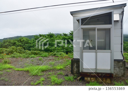 JR北海道函館本線 余市駅から銀山駅までの普通列車車窓風景(2023年夏雨) JR北海道函館本線 余市駅から銀山駅までの普通列車車窓風景(2023年夏雨) 136553869