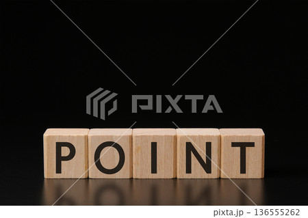 黒マット背景のPOINT文字ブロック　シンプルなビジネスイメージ（縦4:横5） 136555262