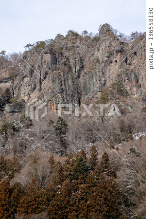 冬の岩櫃山 群馬県東吾妻町 冬の岩櫃山 群馬県東吾妻町 136558130