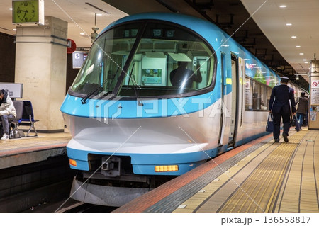 近鉄名古屋駅に停車中のミジュマルライナー 136558817