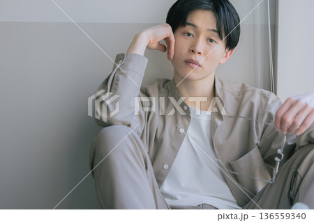 男性ポートレート 136559340
