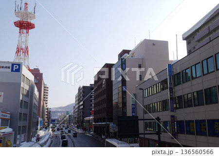 小樽駅前の街並み(北海道) 136560566