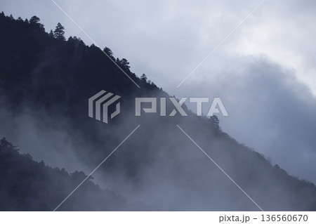 山梨・久遠寺からの風景 136560670