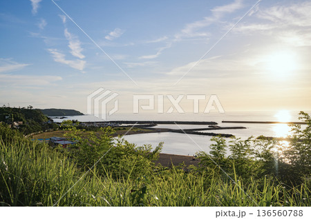 新潟　番神岬からの夕景（柏崎市） 136560788