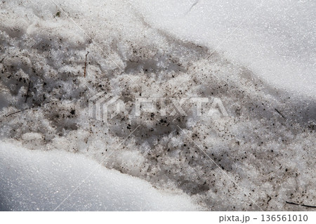 雪の造形 136561010
