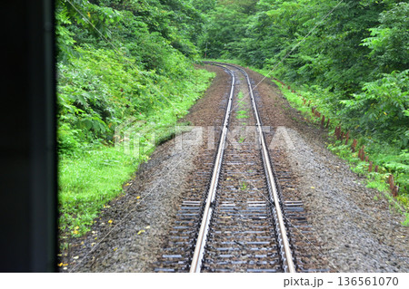 JR北海道函館本線 銀山駅から倶知安駅までの普通列車車窓風景(2023年夏雨) JR北海道函館本線 銀山駅から倶知安駅までの普通列車車窓風景(2023年夏雨) 136561070