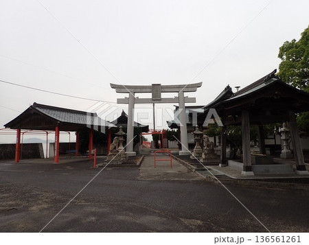 香川県三豊市の沖、瀬戸内海の海上に浮かぶ津島にある子供の健康と成長の守り神として信仰を集める津嶋神社 136561261