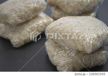 美味しそうな玄米 ダイエット 健康 136561505