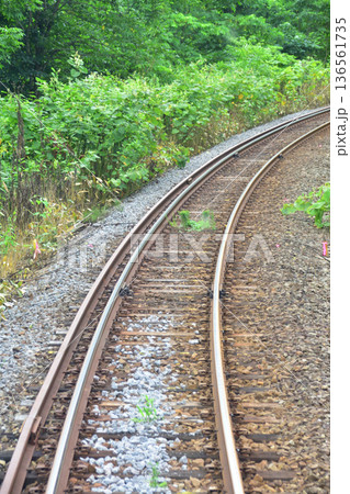 JR北海道函館本線 倶知安駅から昆布駅までの普通列車車窓風景(2023年夏雨) JR北海道函館本線 倶知安駅から昆布駅までの普通列車車窓風景(2023年夏雨) 136561735