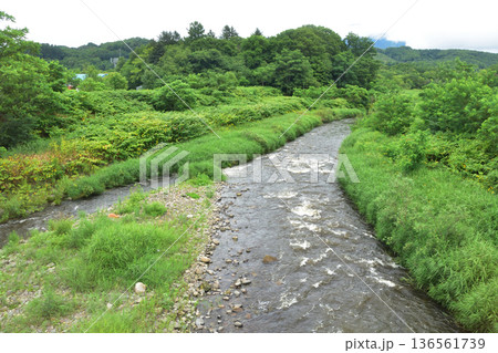 JR北海道函館本線 倶知安駅から昆布駅までの普通列車車窓風景(2023年夏雨) JR北海道函館本線 倶知安駅から昆布駅までの普通列車車窓風景(2023年夏雨) 136561739