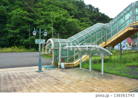 JR北海道函館本線　倶知安駅から昆布駅までの普通列車車窓風景(2023年夏雨) 136561743