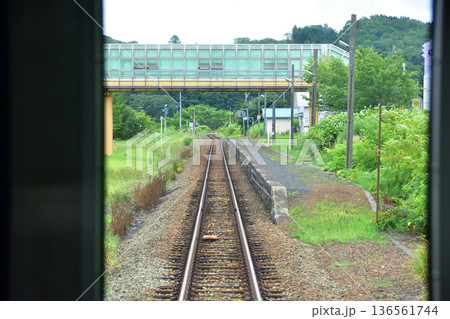 JR北海道函館本線 倶知安駅から昆布駅までの普通列車車窓風景(2023年夏雨) JR北海道函館本線 倶知安駅から昆布駅までの普通列車車窓風景(2023年夏雨) 136561744