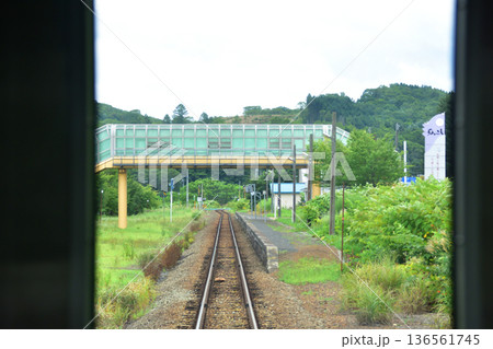 JR北海道函館本線 倶知安駅から昆布駅までの普通列車車窓風景(2023年夏雨) JR北海道函館本線 倶知安駅から昆布駅までの普通列車車窓風景(2023年夏雨) 136561745