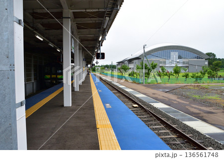 JR北海道函館本線　倶知安駅から昆布駅までの普通列車車窓風景(2023年夏雨) 136561748