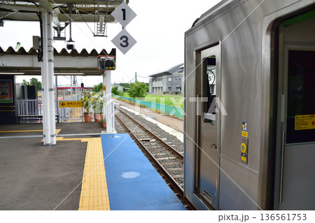 JR北海道函館本線 倶知安駅から昆布駅までの普通列車車窓風景(2023年夏雨) JR北海道函館本線 倶知安駅から昆布駅までの普通列車車窓風景(2023年夏雨) 136561753