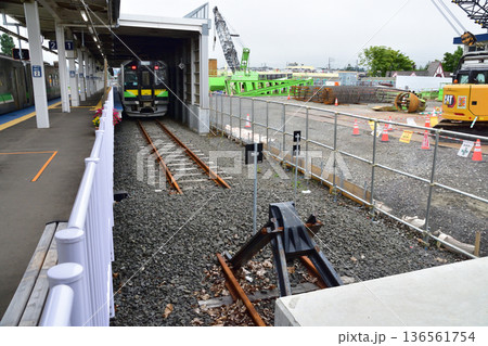 JR北海道函館本線　倶知安駅から昆布駅までの普通列車車窓風景(2023年夏雨) 136561754