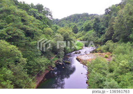 JR北海道函館本線　倶知安駅から昆布駅までの普通列車車窓風景(2023年夏雨) 136561763