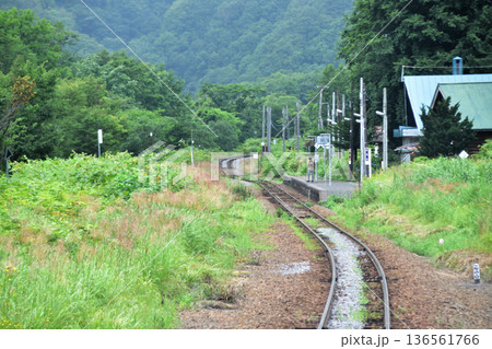 JR北海道函館本線　倶知安駅から昆布駅までの普通列車車窓風景(2023年夏雨) 136561766
