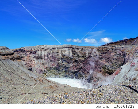 阿蘇・中岳火口(熊本県) 136561828