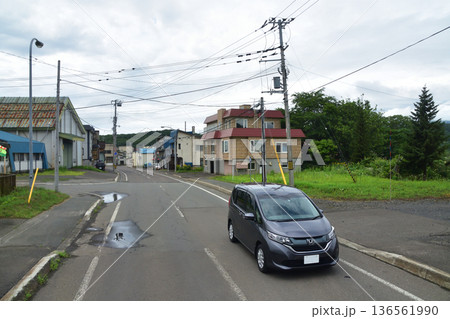 JR北海道函館本線　昆布駅から熱郛駅までの普通列車車窓風景(2023年夏雨) 136561990