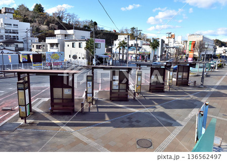 いわき市湯本駅前ロータリーのバス停 136562497