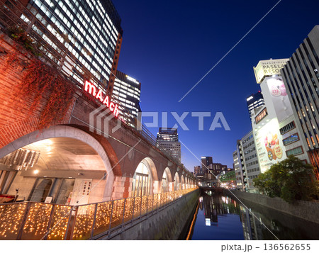 神田川とマーチエキュート神田万世橋 東京都 神田川とマーチエキュート神田万世橋 東京都 136562655