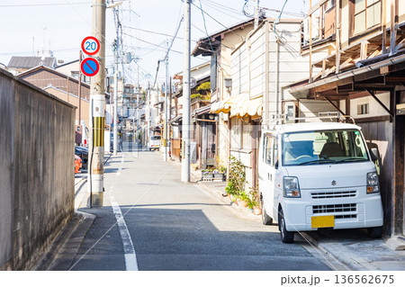 京都市下京区のローカルな町並み 京都市下京区のローカルな町並み 136562675
