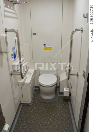 JR北海道函館本線　熱郛駅から長万部駅までの普通列車車窓風景(2023年夏雨) 136562730