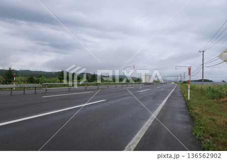 北海道国道5号の長万部駅から山崎駅までの道路風景 北海道国道5号の長万部駅から山崎駅までの道路風景 136562902