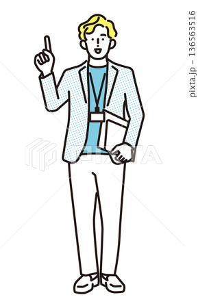 シンプル　イラスト　笑顔のビジネスパーソンの男性の全身　ビジネスシーン 136563516