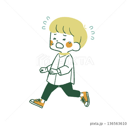 慌てて走っている子供-4色 136563610