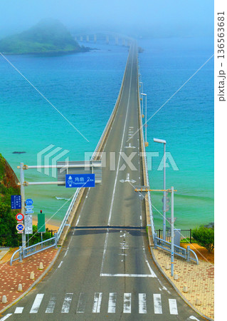 霧の角島大橋2161 136563681