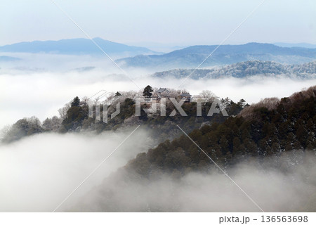 冬の雲海と備中松山城(天空の山城)25360 冬の雲海と備中松山城(天空の山城)25360 136563698