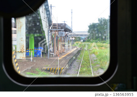 JR北海道函館本線　山崎駅から山越駅までの普通列車車窓風景(2023年夏雨) 136563955