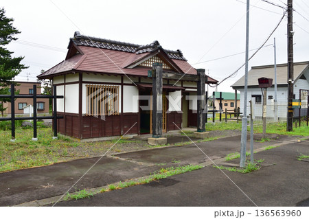 JR北海道函館本線 山崎駅から山越駅までの普通列車車窓風景(2023年夏雨) JR北海道函館本線 山崎駅から山越駅までの普通列車車窓風景(2023年夏雨) 136563960