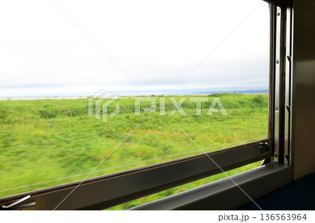 JR北海道函館本線　山崎駅から山越駅までの普通列車車窓風景(2023年夏雨) 136563964